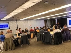 Claudia Badell durante su master class “Estrategias de automatización con propósito: más allá de los scripts” en el día de training de Testearla 2025.