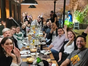 Cena con oradores y sponsors de Testearla 2025 luego del día de la conferencia presencial.