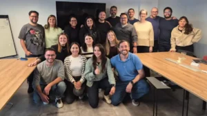 Participantes de TAPIA Buenos Aires posando en la sala del taller.